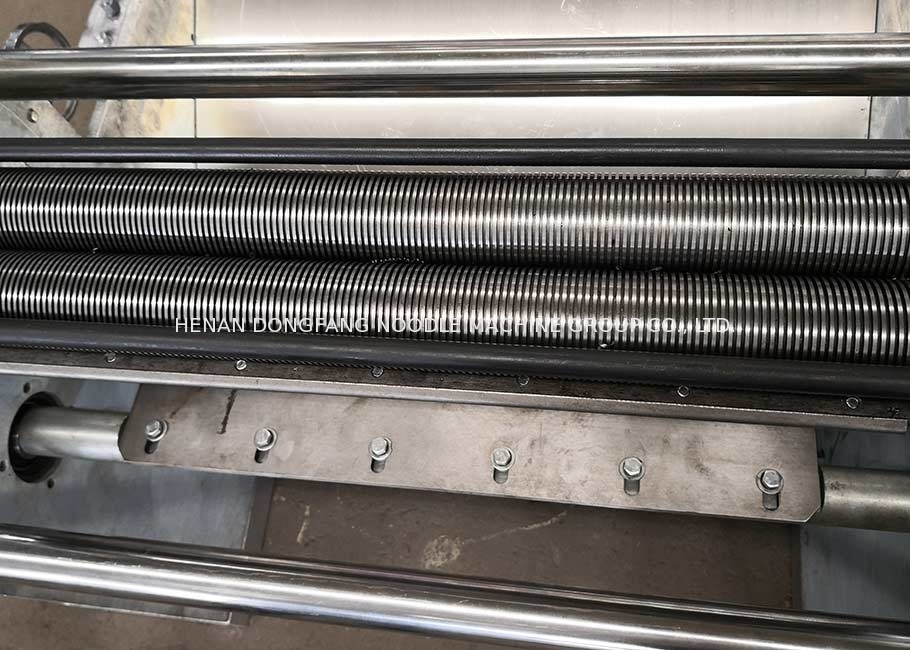 Instant Noodle Slitter Device Customizable In Different Noodle Shapes And Sizes
